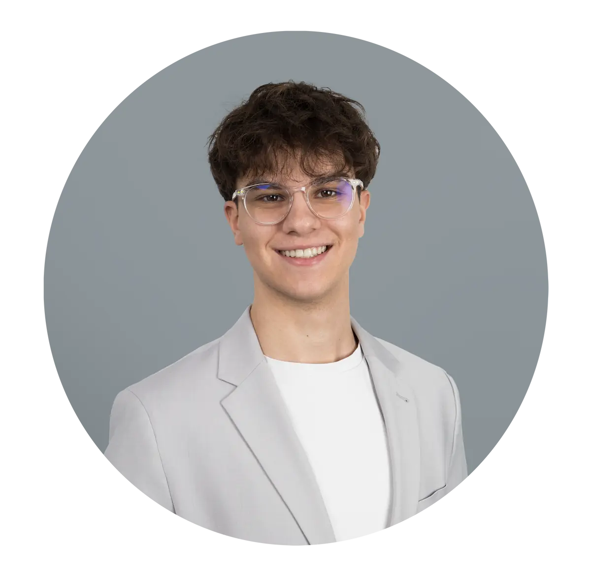 Portrait of Simon Tscherne, HAK graduate from Graz